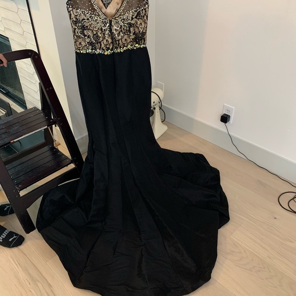 Dress - Picture 5 of 13